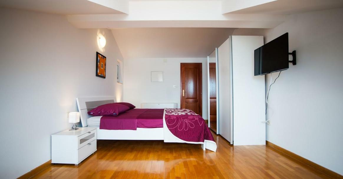 House Koloc Apartment โบล ภายนอก รูปภาพ